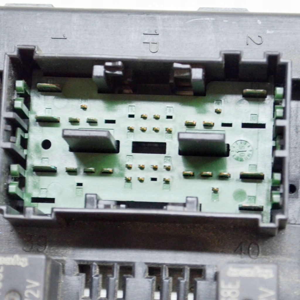 фото №5, Jeep grand cherokee wk 2005 рамка / модуль предохранителей