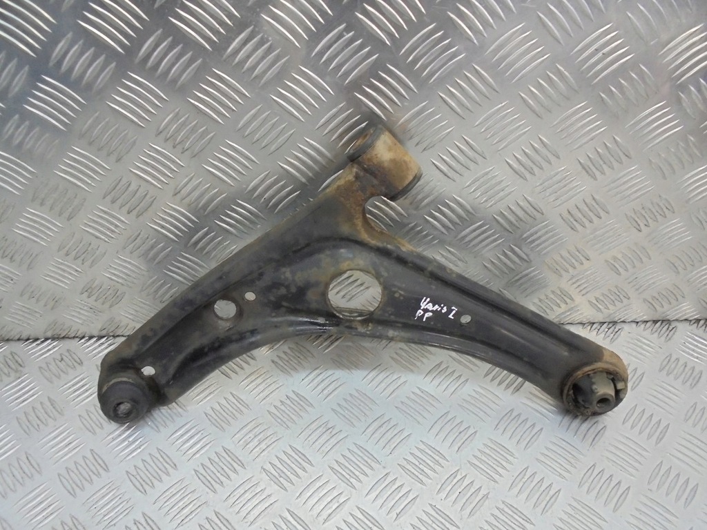 фото №1, Рычаг правый перед toyota yaris i