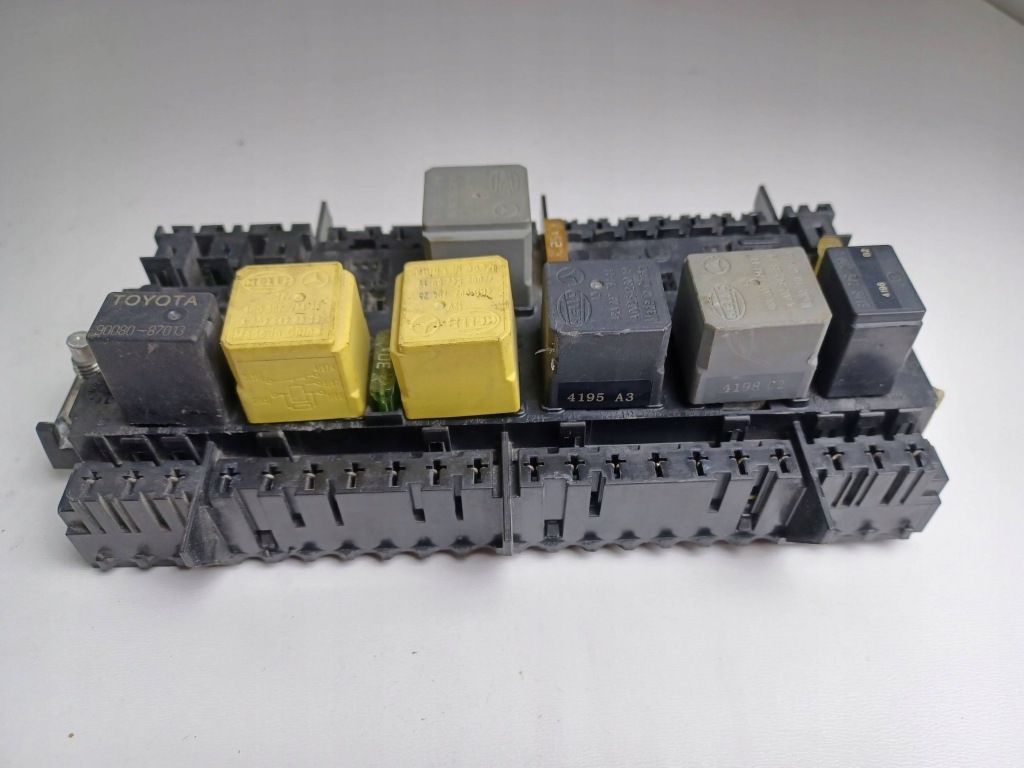 фото №1, Коробка предохранителей mercedes-benz оригинальный номер a2469067100