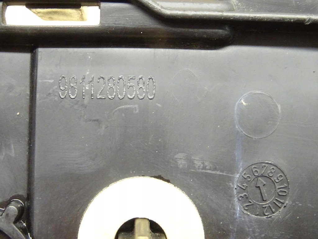 фото №6, Peugeot 3008 ii направляющая бампера задняя кронштейн 9811280580