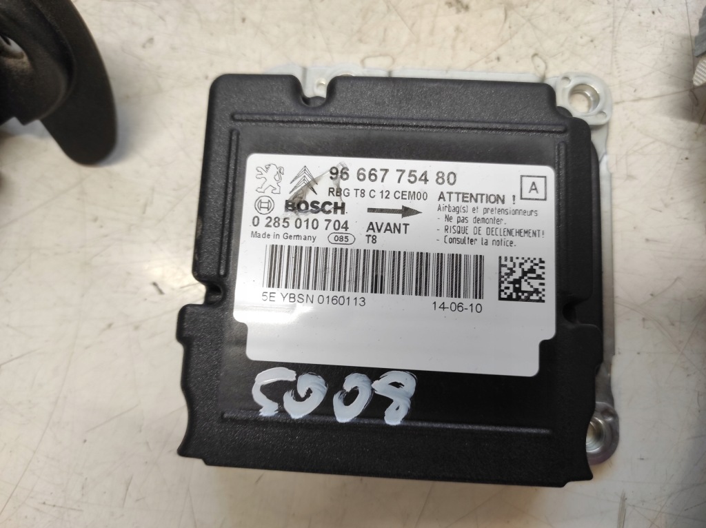 фото №5, Peugeot 5008 1 i 09- приборная панель консоль подушки безопасности ремни шторки безопасности модуль 9666775480