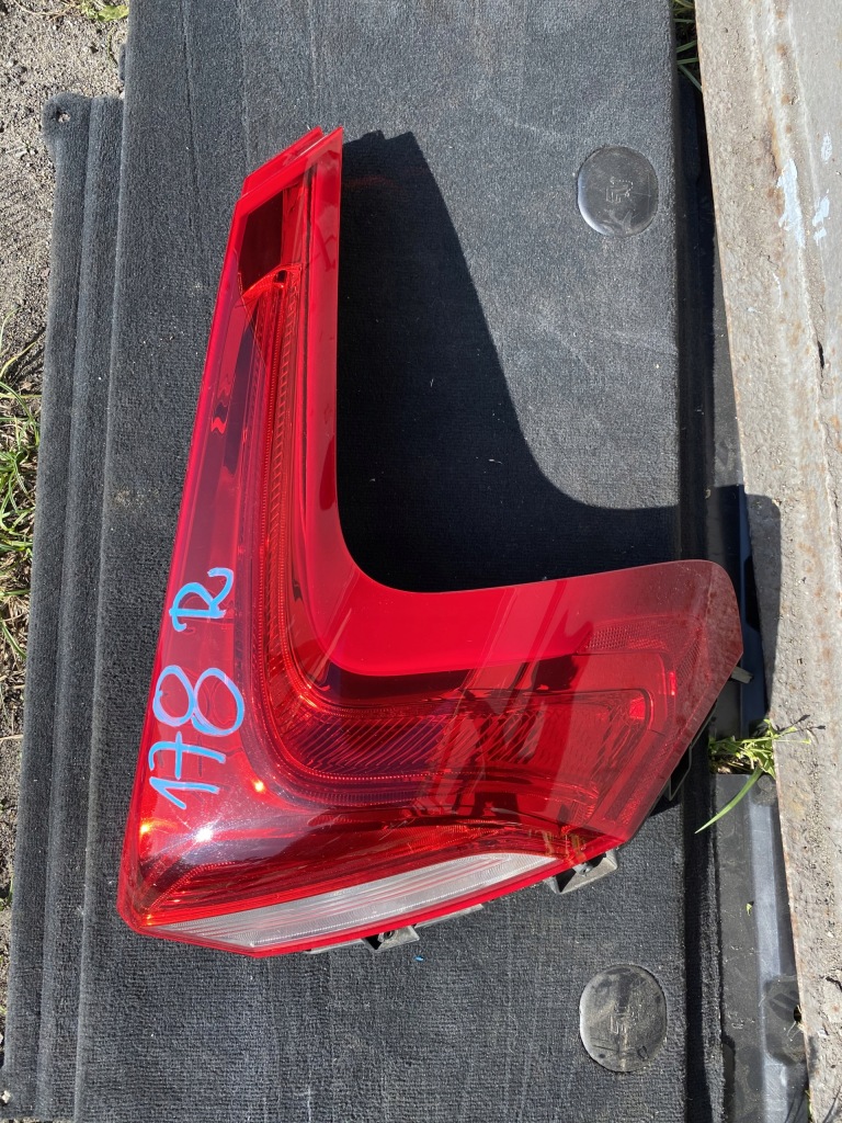 фото №1, 178 volvo v40 ii xc40 лампа задня права 31395845
