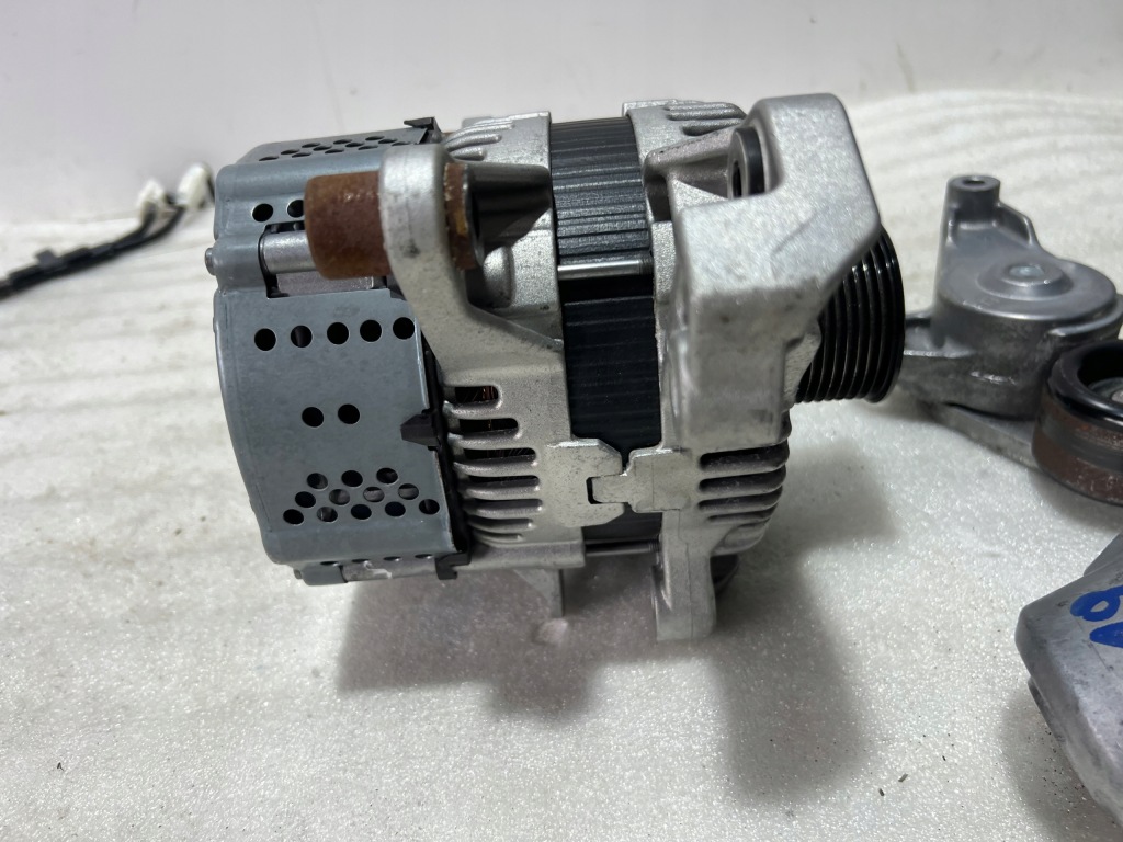 Suzuki vitara генератор 1.4 turbo hybrid рік 2023 Зі Шроту