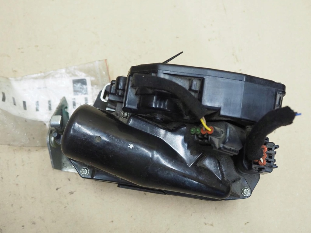 фото №15, Kia sedona carnival iii замок кришки 81230-4d100