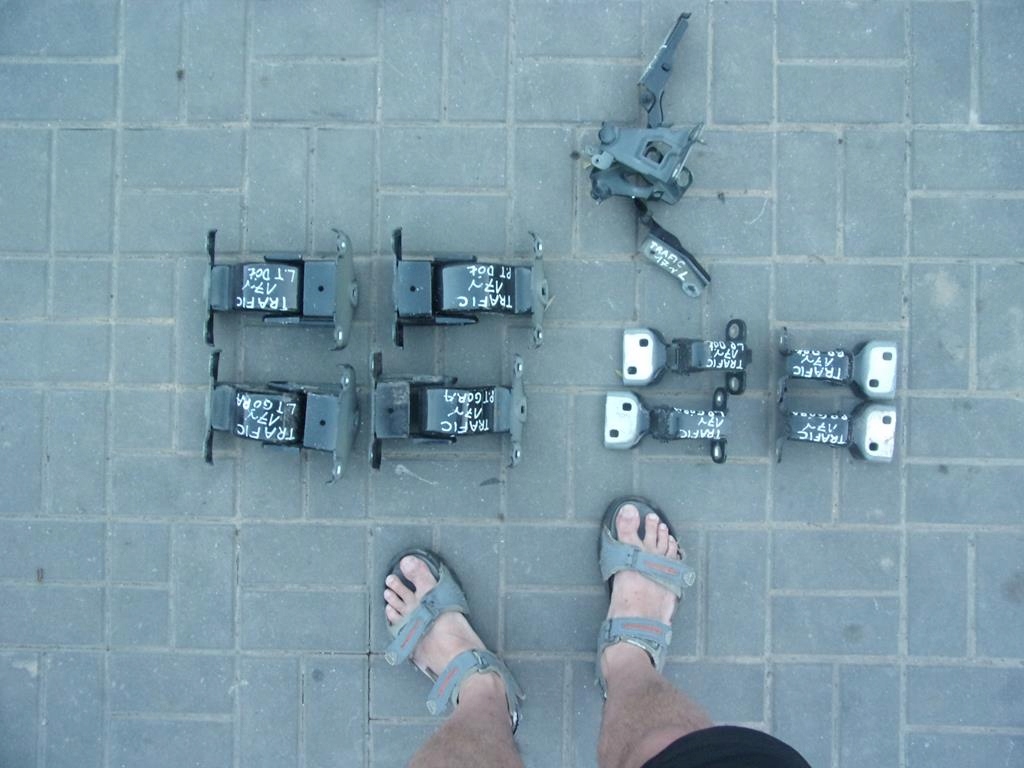 фото №1, Trafic iii 2017r петля петли дверь капот