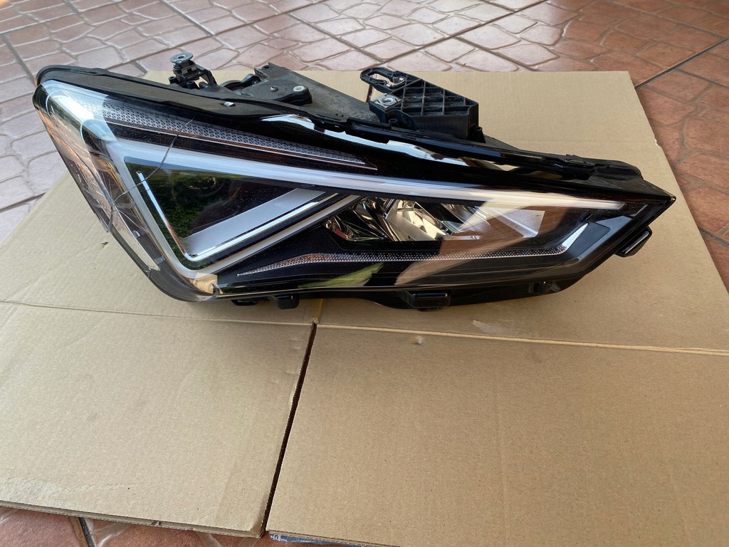 фото №1, Фара диодная led правый seat leon 5fb941774