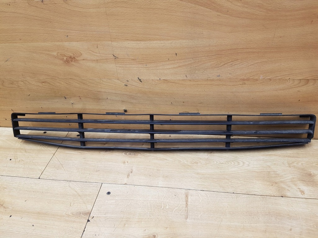 Купити Решітка бампера перед середня ford focus mk1