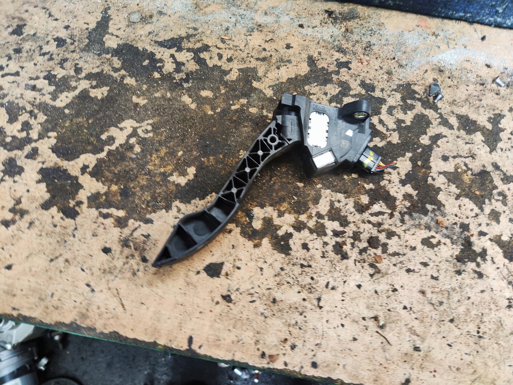 фото №1, Toyota auris i педаль потенциометр газа