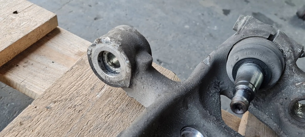 фото №12, A4 b9 8w поворотний кулак ліва лівий перед передня 8w0407559 a5 8w