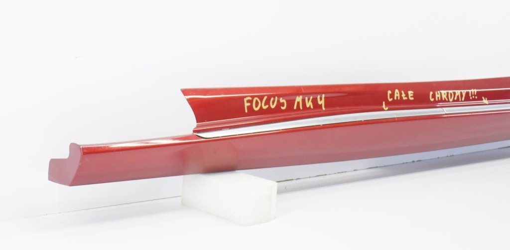 Ford focus mk4 vignale правый  порог молдинг порог Цена