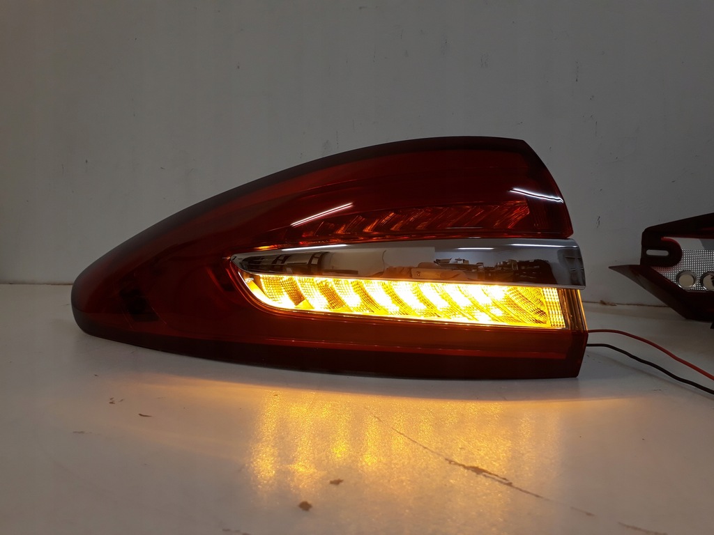 фото №10, Правая лампа задняя w klampę ford fusion lift 2017-