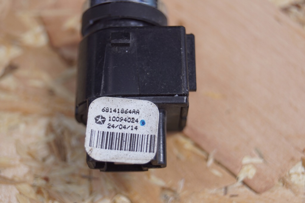 фото №6, Кнопка відкривання кришки maserati 68141864aa