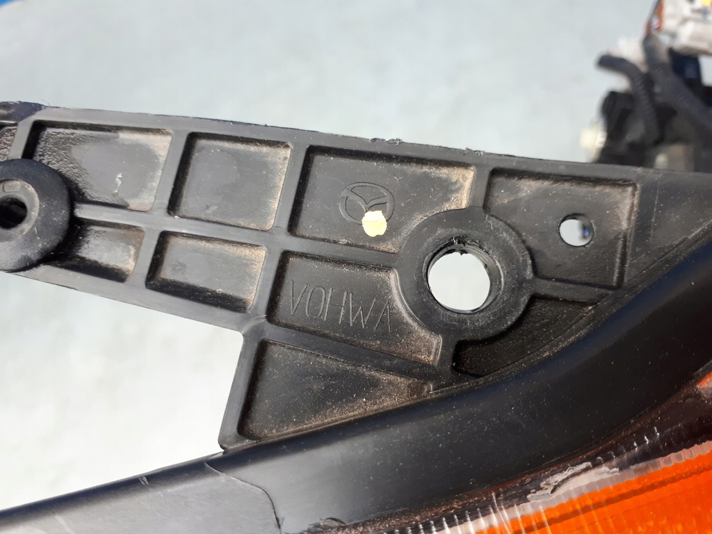 фото №12, Mazda bt-50 bt50 2011- 11- фара лампа права