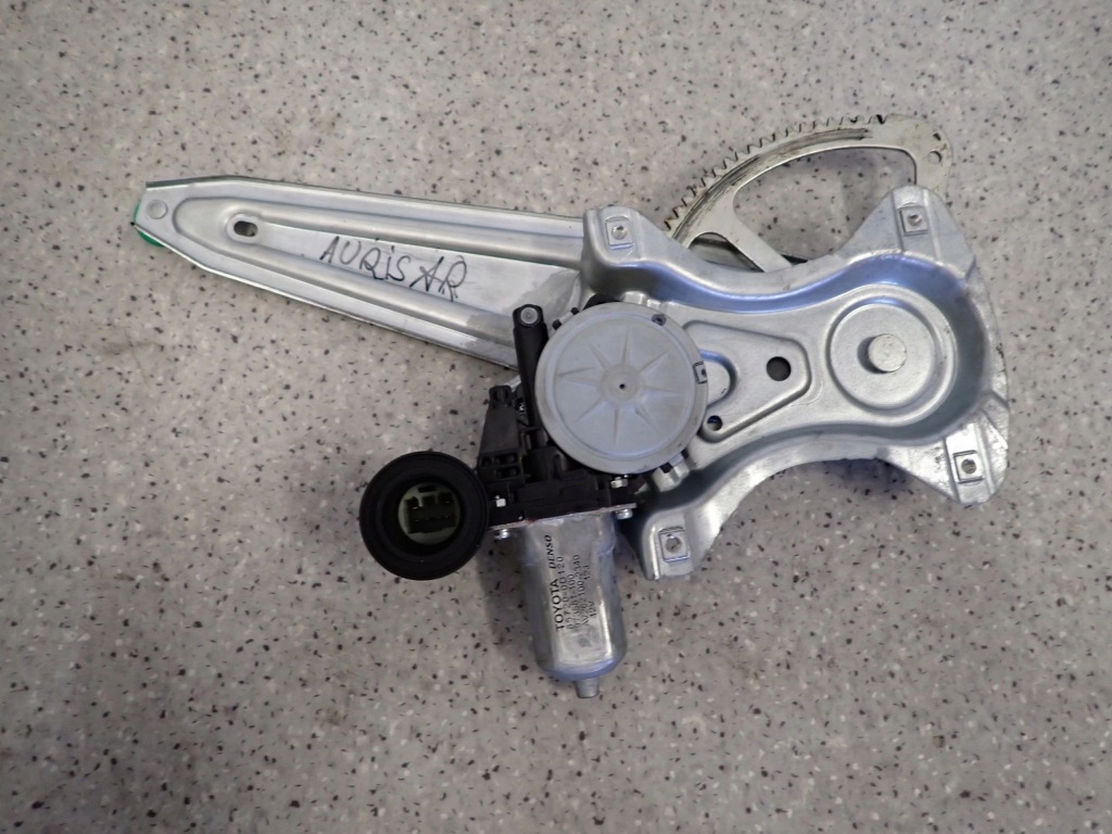 Купить Toyota auris 06-12 подъемник задний правый