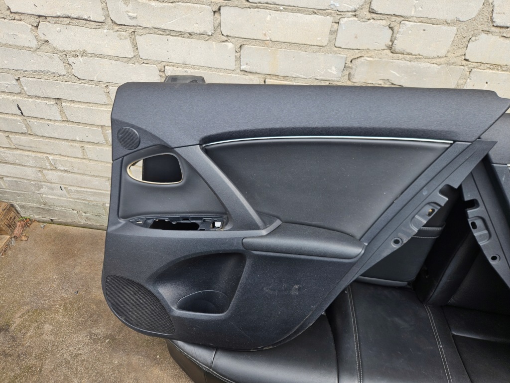 Toyota avensis t27 09-14 комплект сидений кожаных чёрные обшивки с Разборки