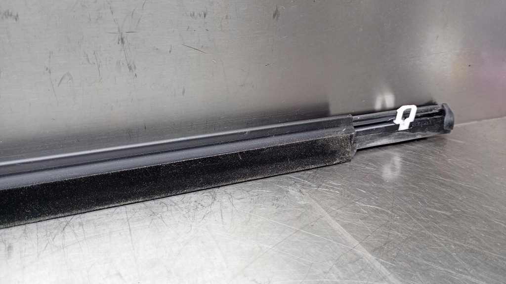 фото №6, Молдинг уплотнитель дверь левый перед volvo xc60 ii 18-25r