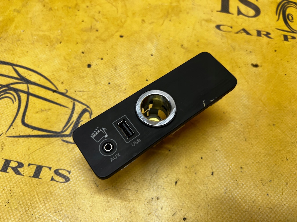 Купити Роз'єм port usb aux прикурювач зарядний пристрій jaguar f-type x152