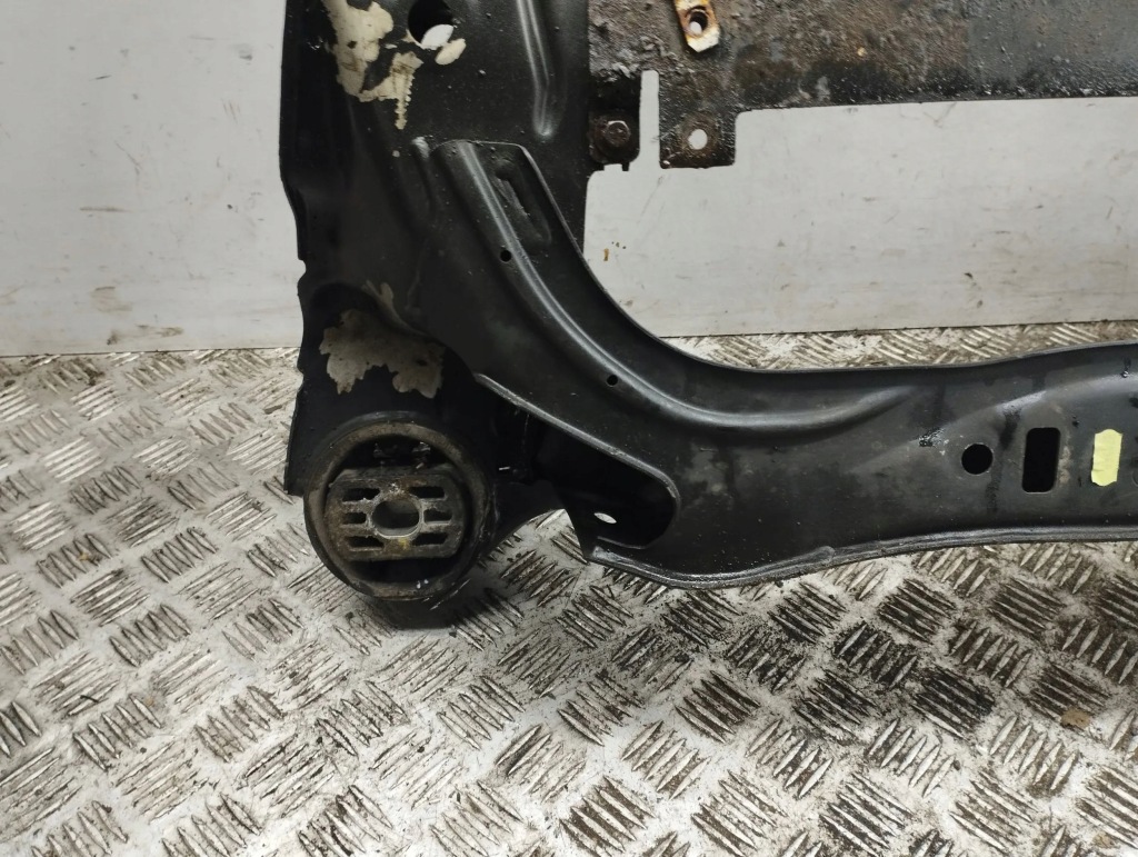 Подрамник передние bentley flying spur в Украине