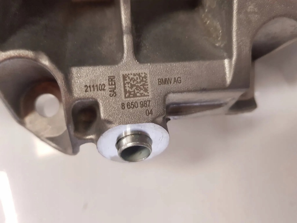 Nowa насос води термостат кронштейн кронштейн кронштейн bmw g20 g21 vg30 g31 g01 Ціна