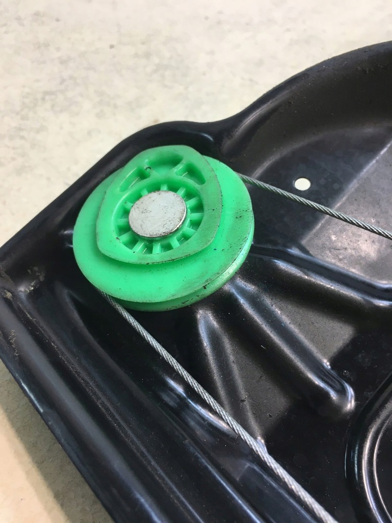 фото №8, Подъемник стекло правый задняя discovery iii 994729