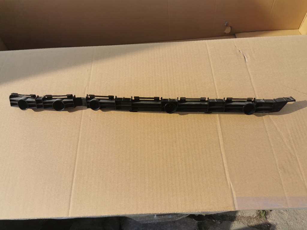 фото №1, Tesla s направляющая бампера задняя левый 12-16