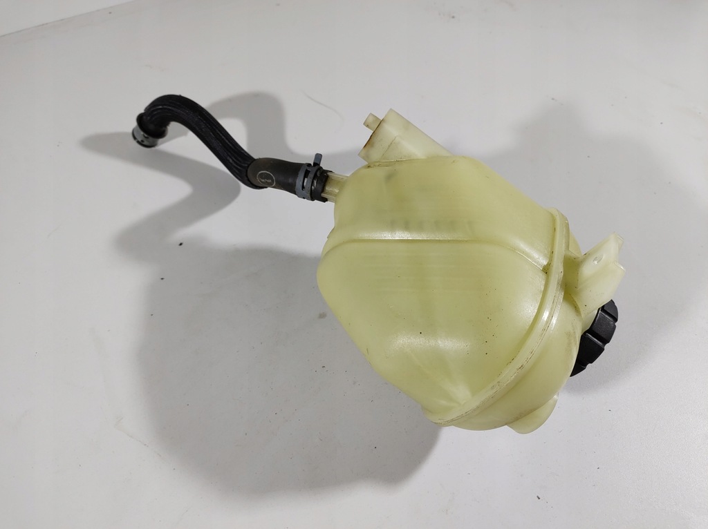 фото №9, Infiniti q50 2.2 d 13- бачок расширительный