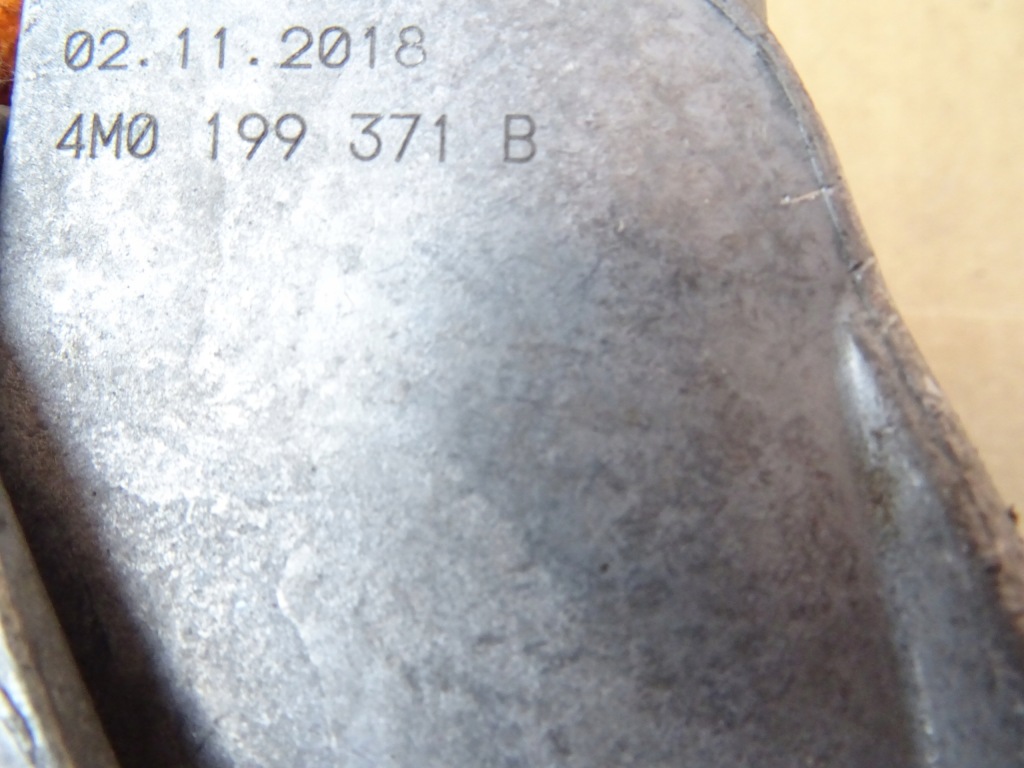 фото №4, Audi a6 c8 кронштейн подушка 4m0199371