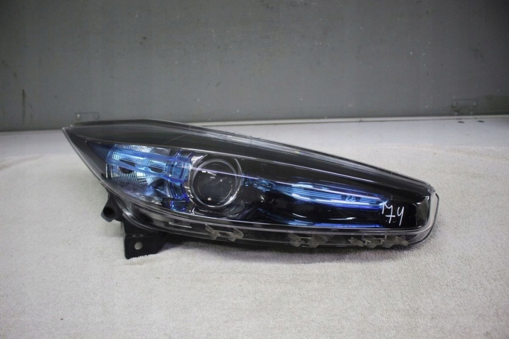 Купить Лампа правая перед renault zoe 1el010912-02