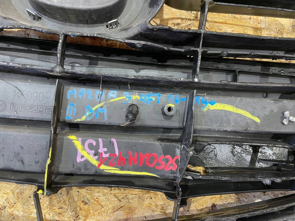 фото №9, Mazda 3 bm iii lift 16-18 решітка радіатора решітка радіатора решітка середня бампера перед