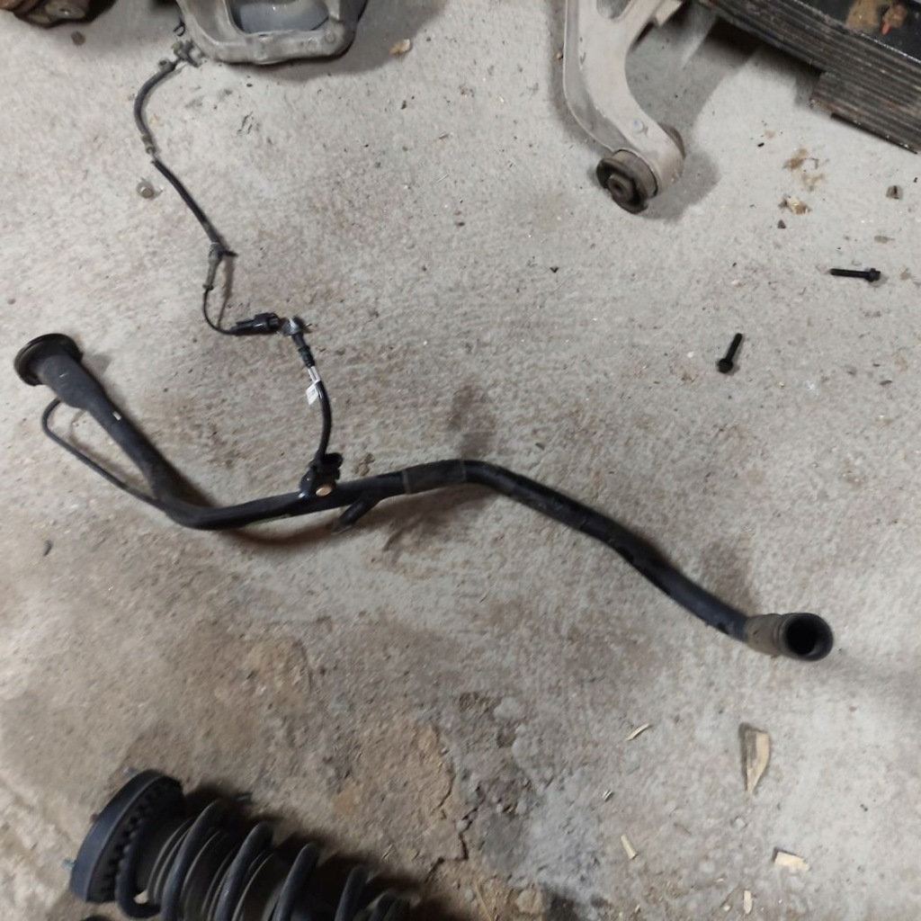 фото №1, Заливная горловина топлива трубка dodge challenger 15-