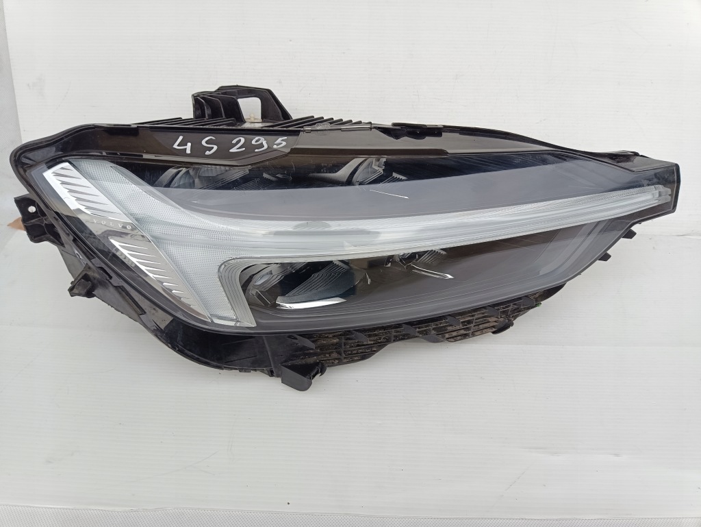 фото №1, Volvo xc60 ii лампа правий перед led mid 32338983