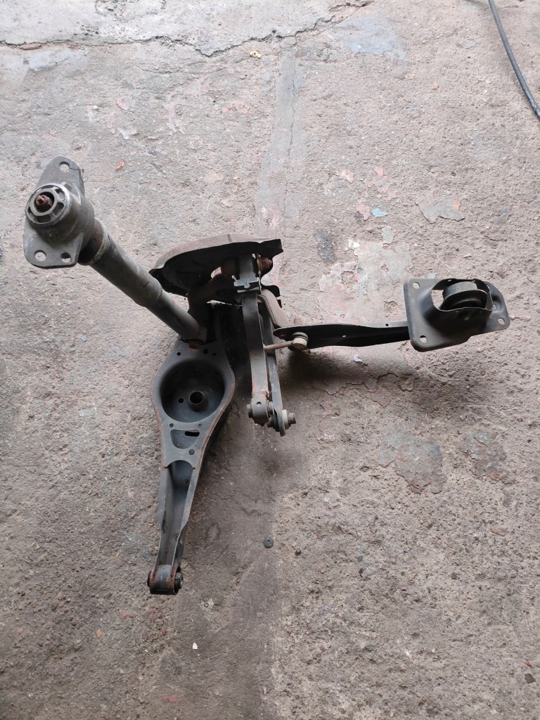 фото №1, Поворотний кулак задня ліва vw golf v