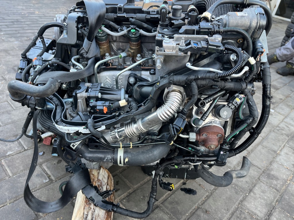 Двигатель комплектный  peugeot 208 citroen c3 2 1.4 blue hdi 8h01 10fdcg Оригинал