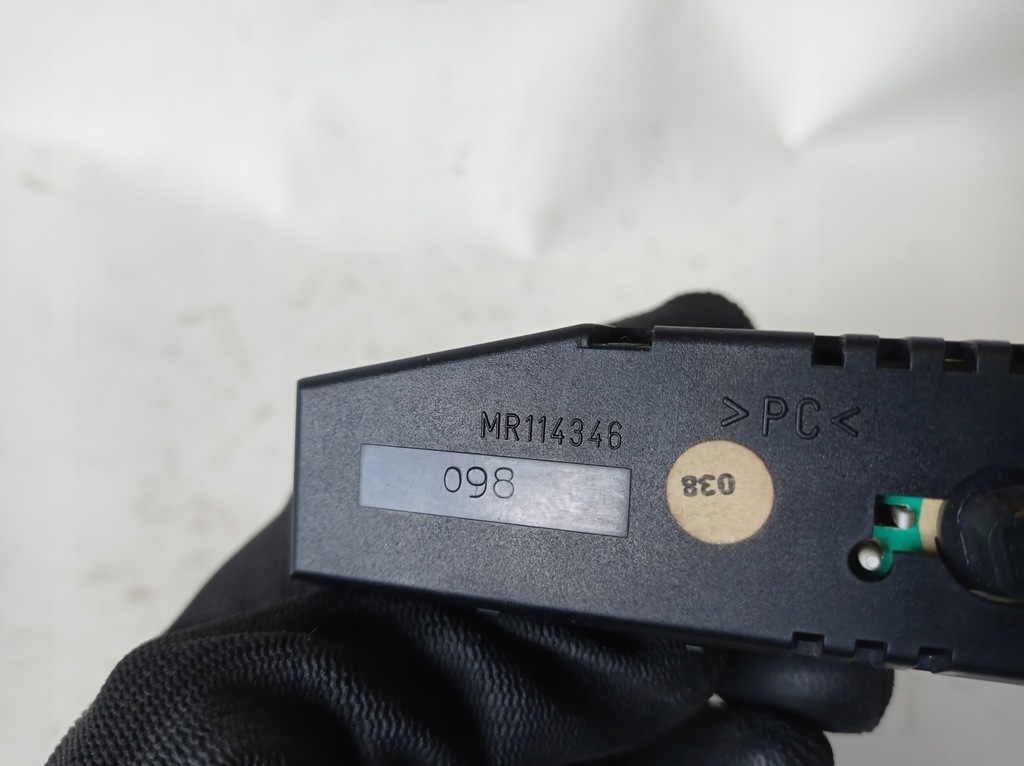 фото №8, Дисплей годинник mitsubishi carisma mr114346