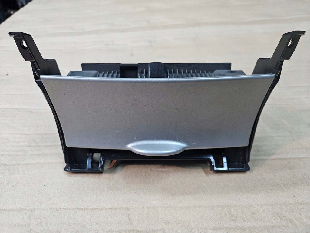 фото №1, Toyota corolla e15 07-12 пепельница