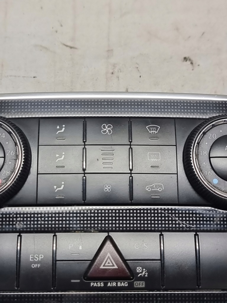 фото №4, Mercedes w251 r klasa панель кондиционера