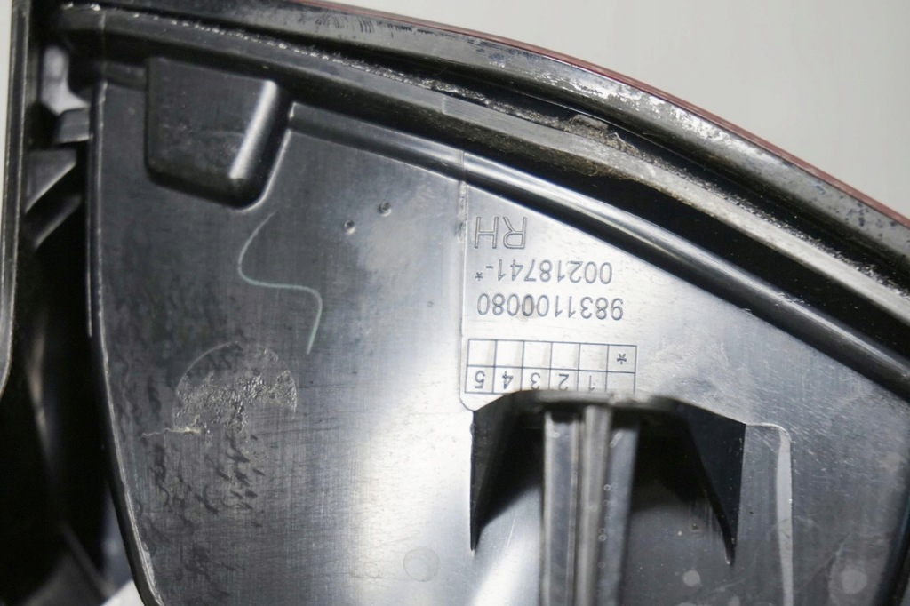 фото №7, Лампа правая задняя led citroen c4 iii 9831100080