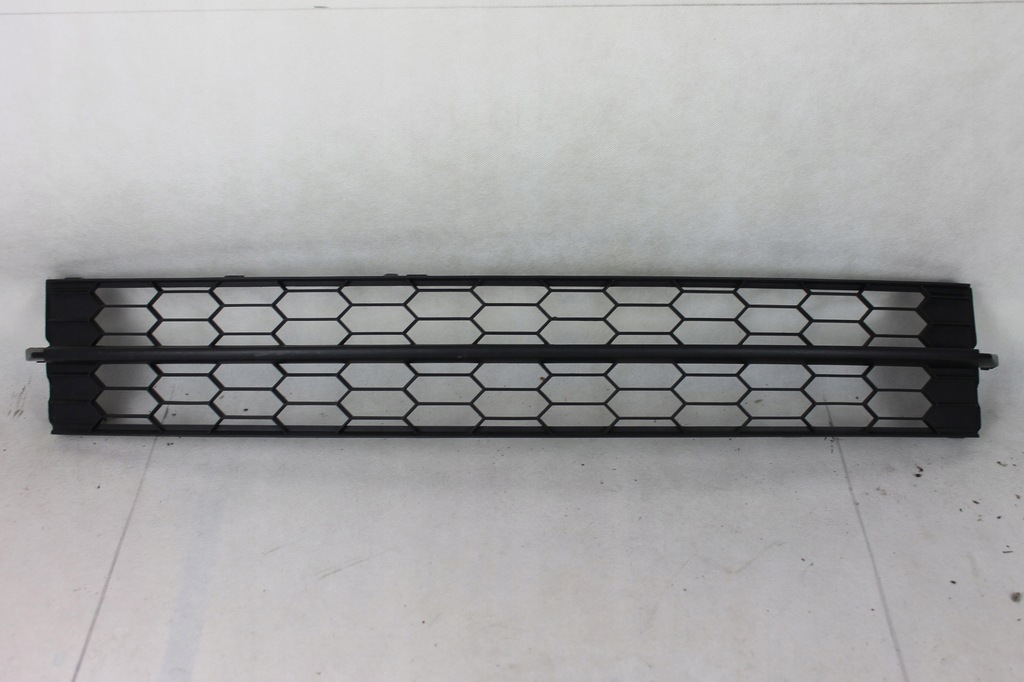 фото №13, Решётка средняя бампера перед skoda rapid