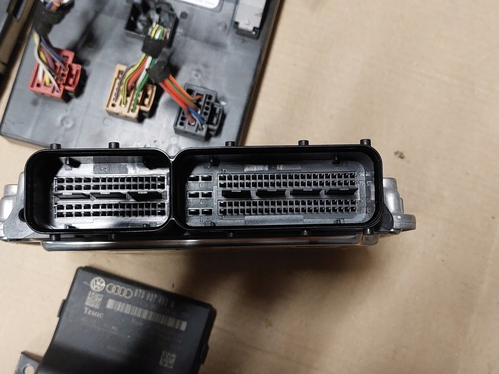 Блок керування двигуна 1.8tfsi cdh audi a4 8k1907115c Зі Шроту