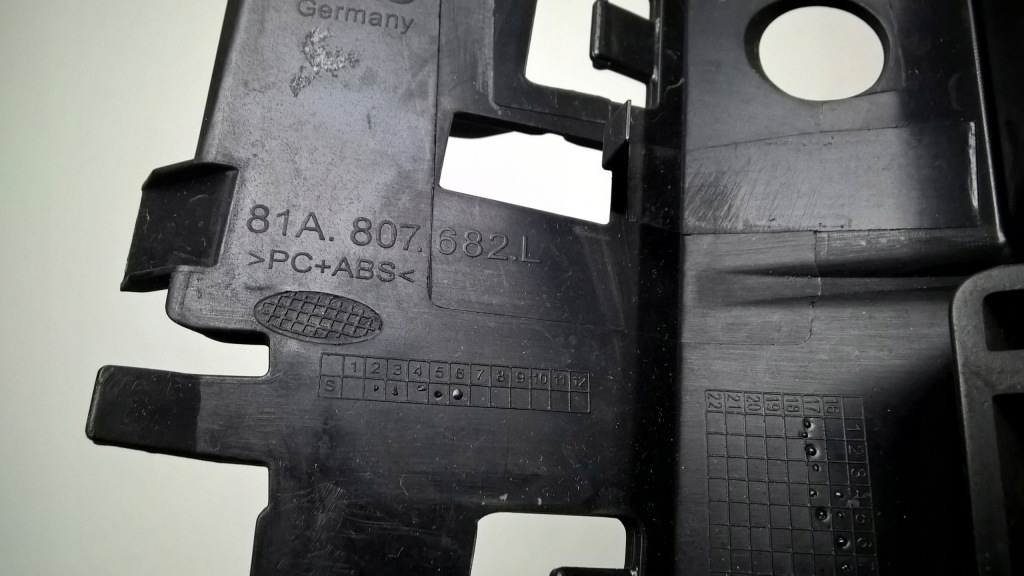 Audi q2 s-line 2016-2020 решётка правая бампера перед оригинальный номер 81a807682l Цена