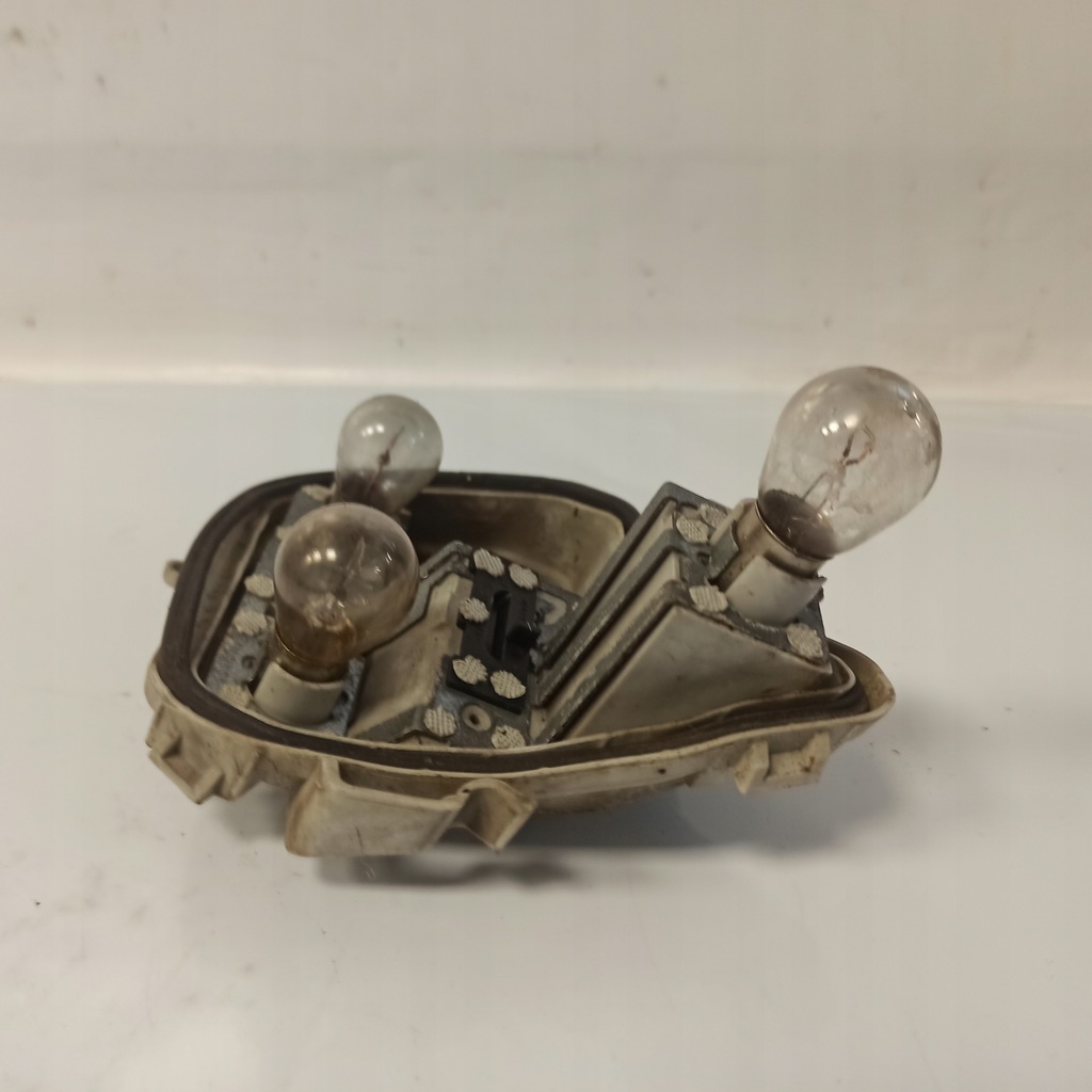 фото №12, Audi a4 b7 вкладыш лампы левый задняя 484061l