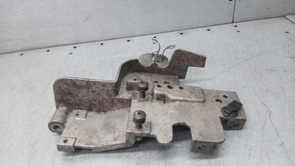 фото №5, Кронштейн кронштейн клапана вакуумa оригинальный номер 31293427 volvo v40 ii 12-19r