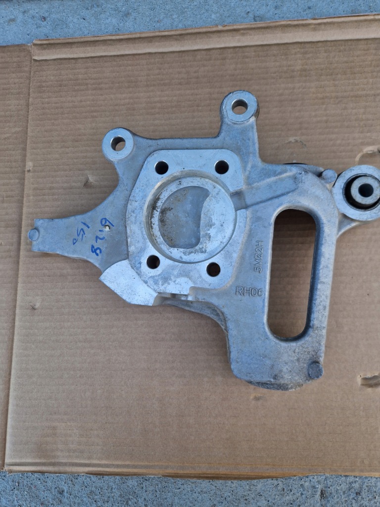 Купить Renault megane v e-tech поворотный кулак ступица задний  правая