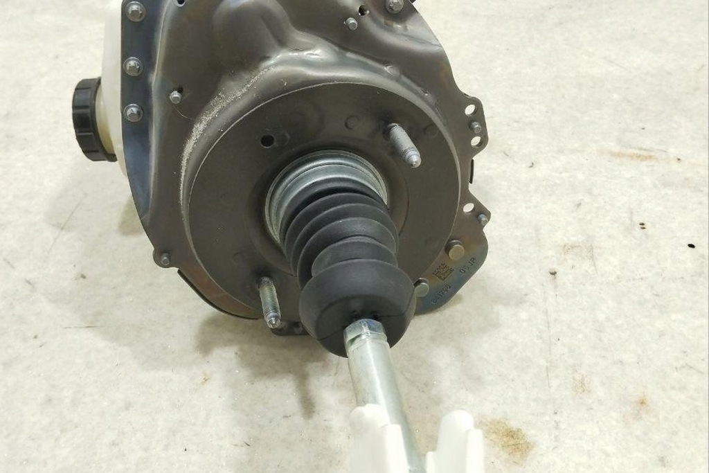 фото №6, Цилиндрик тормозной porsche taycan 9j1614105h electric 390kw 2023