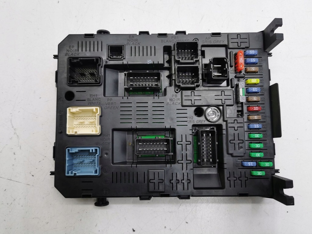 фото №1, Peugeot 5008 2011 рамка / модуль предохранителей