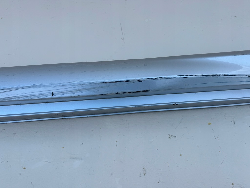 Lexus gs 300 h gs 300 12-18r накладка поріг права 75851-30260 Ціна