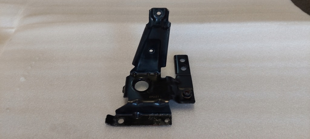 фото №1, Mercedes w167 gle amg кронштейн балка a1676262400