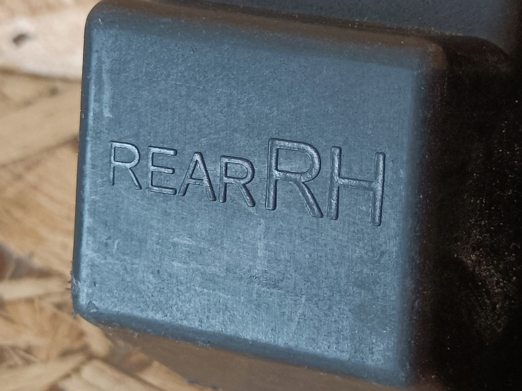 фото №7, Volvo s60 v60 напрямна накладки порога правий 31448921