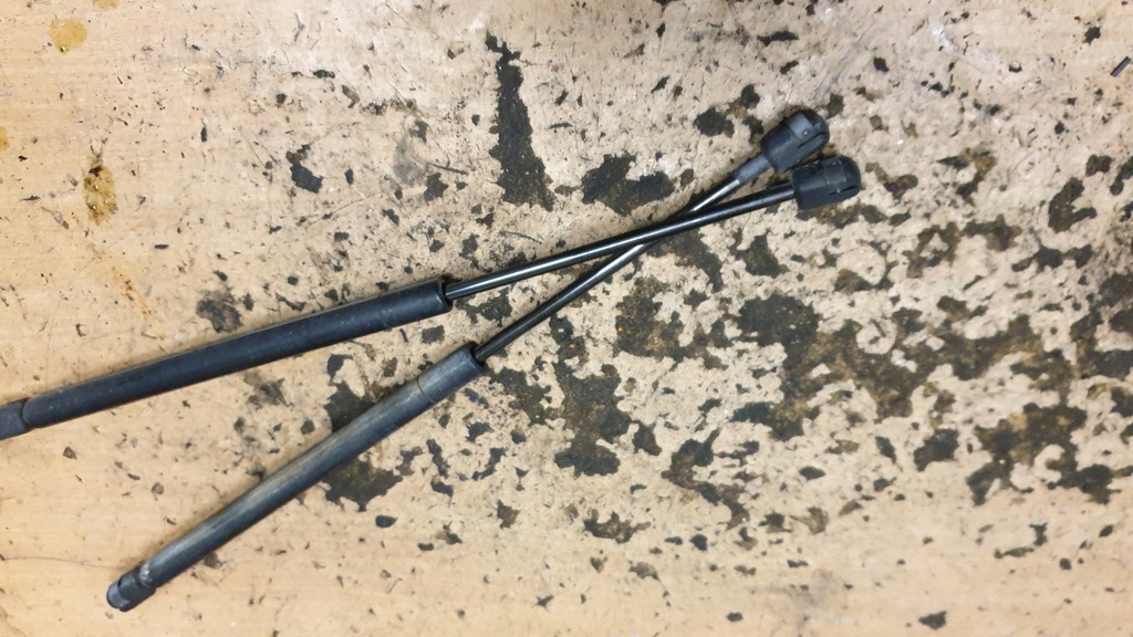 фото №1, Hyundai coupe ii амортизаторы капот перед комплект