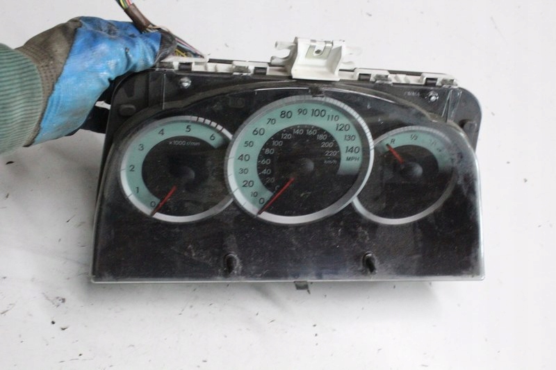 фото №1, Corolla verso ii 05 2.0 d4d счетчик приборы